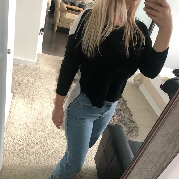 Asymmetric two toned top - Picture 2 of 4